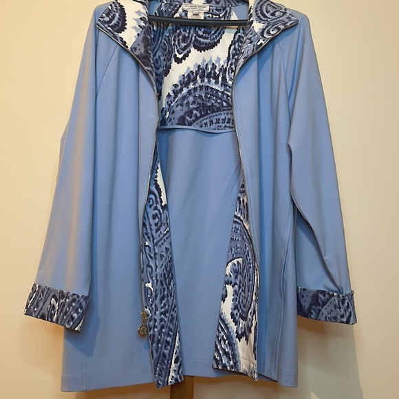 St. John Sport by Marie Gray - Picture 5 of 8